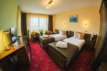 Фото номера Двухместный номер 4**** с 2 отдельными кроватями Курортные отели Apollo Wellness Club г. Сынджорджу-де-Муреш 2